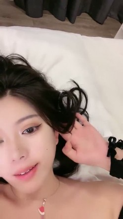 【汝汝汝】两大女神 两个妹子，女神被无套内射，超爽，欲仙欲死的小表情太销魂了，劲爆佳作 截图15
