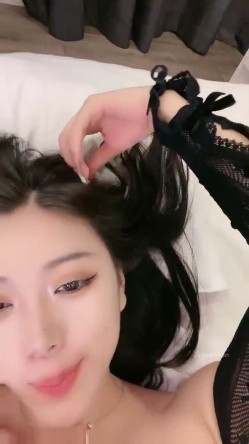 【汝汝汝】两大女神 两个妹子，女神被无套内射，超爽，欲仙欲死的小表情太销魂了，劲爆佳作 截图16