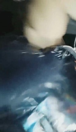 模特身材时尚性感美女主播晚上和粉丝在户外工地啪啪外面实在太冷了鸡巴硬不起只好车震 截图6
