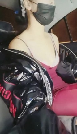 模特身材时尚性感美女主播晚上和粉丝在户外工地啪啪外面实在太冷了鸡巴硬不起只好车震 截图8