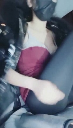 模特身材时尚性感美女主播晚上和粉丝在户外工地啪啪外面实在太冷了鸡巴硬不起只好车震 截图12