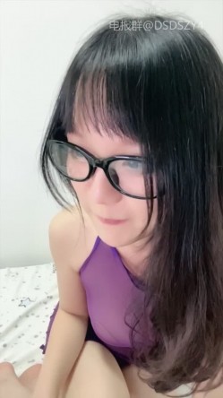️新人眼镜校花 十个眼镜九个骚 闷骚型丝袜大长腿舌钉口爆啪啪 截图1