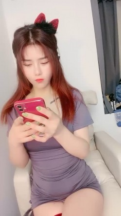 爆炸身材！ 精品网红女神！丝袜美腿包臀裙，脱光光大尺度秀，振动棒猛插穴，搞得小穴多是白浆 截图3