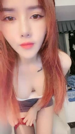 爆炸身材！ 精品网红女神！丝袜美腿包臀裙，脱光光大尺度秀，振动棒猛插穴，搞得小穴多是白浆 截图6