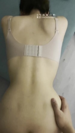 在外高冷女神私下是一只给主人舔脚随意调教的下贱母狗，有的女人看起来端庄 可一旦击碎她们内心的防线 截图11