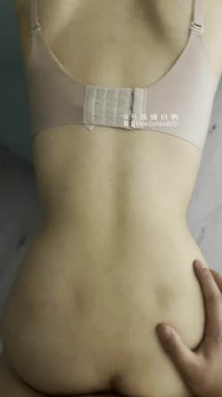 在外高冷女神私下是一只给主人舔脚随意调教的下贱母狗，有的女人看起来端庄 可一旦击碎她们内心的防线 截图13