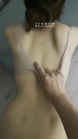 在外高冷女神私下是一只给主人舔脚随意调教的下贱母狗，有的女人看起来端庄 可一旦击碎她们内心的防线 截图14