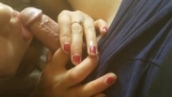 约艹已婚少妇最有味道，别人的老婆在胯下吃鸡的快感 很上脑！ 截图4