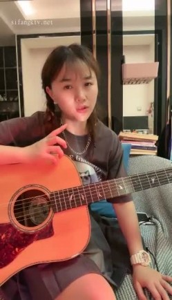气质女神下海【女演员】唱歌弹琴前一秒还是个才女瞬间脱光骚浪起来了极品反差 截图2