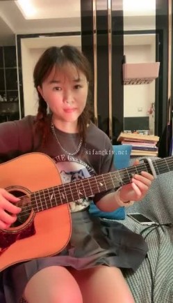 气质女神下海【女演员】唱歌弹琴前一秒还是个才女瞬间脱光骚浪起来了极品反差 截图6