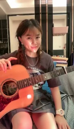气质女神下海【女演员】唱歌弹琴前一秒还是个才女瞬间脱光骚浪起来了极品反差 截图8