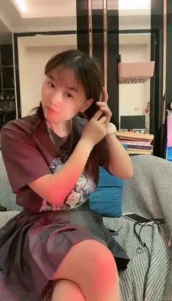 气质女神下海【女演员】唱歌弹琴前一秒还是个才女瞬间脱光骚浪起来了极品反差 截图15