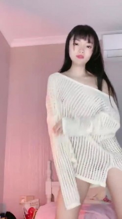 【19岁妮羊羊呀】新人萌妹 露脸裸舞 自慰喷水大秀 截图1