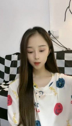校花下海！【房琪】清纯，看一眼就恋爱了，身体展示 据说真的是大学生兼职，大极品待土豪打赏 截图10