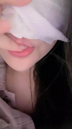 户外日常~【黛西老师】网吧大胆自慰~道具震逼~按摩 吃鸡 啪啪秀 截图4