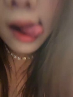 stripchat平台的人气女神，19岁学生妹，【Olivia】，童颜巨乳，高潮狂喷水，跟个水龙头一样，震撼刺激，屌爆了！ 截图12