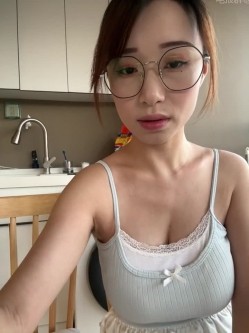 ️清纯主播【202509yoyo】表姐带着表妹下海直播、在线教口活、练习做爱姿势 截图1