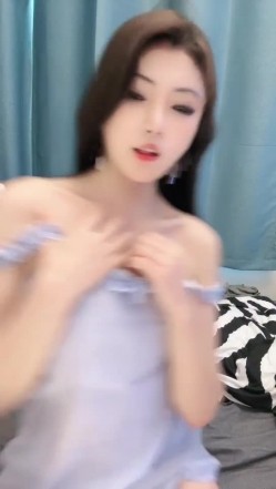 ️ ️【顶级名媛新人女神下海 婉月儿】万里挑一 身材和颜值都是天花板级的存在，男人心目中的完美尤物 截图4