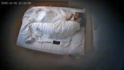 酒店偷拍 连续两天入住大学生情侣猴急男刚到房间就迫不及待扒开眼镜反差婊女友内裤研究 截图7