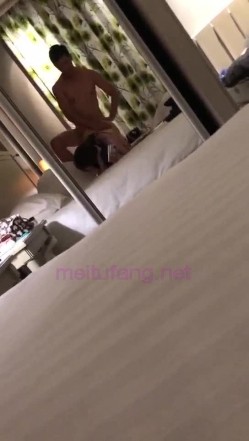 《台湾情侣泄密》 ️新闻传媒大学超高颜值美女私密被曝光 截图5
