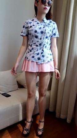 东航空姐酒店穿丝袜大尺度私拍年纪轻轻逼就那么黑估计没少被领导搞 截图3