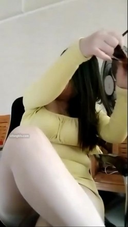 ️精品推荐 ️快手主播『艳艳加油』极品熟女全裸私拍 浓密森林 超级大奶牛 截图1
