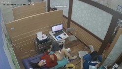 《妇产科监控破解》多位美女少妇张开大腿让医生又抠又摸检查阴道 截图2
