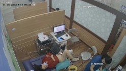 《妇产科监控破解》多位美女少妇张开大腿让医生又抠又摸检查阴道 截图3