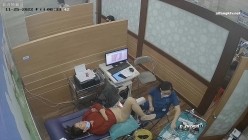 《妇产科监控破解》多位美女少妇张开大腿让医生又抠又摸检查阴道 截图4