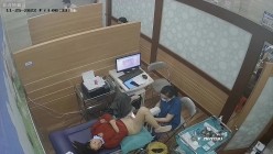 《妇产科监控破解》多位美女少妇张开大腿让医生又抠又摸检查阴道 截图5