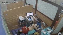 《妇产科监控破解》多位美女少妇张开大腿让医生又抠又摸检查阴道 截图12