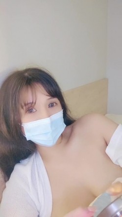 新货下海【嗯嗯小宝贝】纯情学生妹，白虎穴自慰~真的好美，乖巧邻家妹妹，胸又白又大又美 截图5