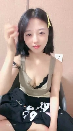抖音妹！胸好大【像个小男孩一样】下海赚钱 收费全裸 洗澡 现在叫【回回不在】欠债只做一个月就收山 截图4