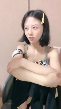 抖音妹！胸好大【像个小男孩一样】下海赚钱 收费全裸 洗澡 现在叫【回回不在】欠债只做一个月就收山 截图5