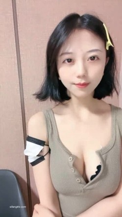 抖音妹！胸好大【像个小男孩一样】下海赚钱 收费全裸 洗澡 现在叫【回回不在】欠债只做一个月就收山 截图6