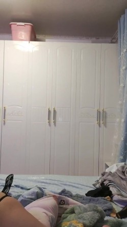 重磅！女神连素颜都美到炸~【鱼妈】自慰狂喷水！无限狂喷~ 这逼又肥又粉，水龙头！ 截图4