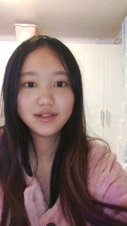 重磅！女神连素颜都美到炸~【鱼妈】自慰狂喷水！无限狂喷~ 这逼又肥又粉，水龙头！ 截图5