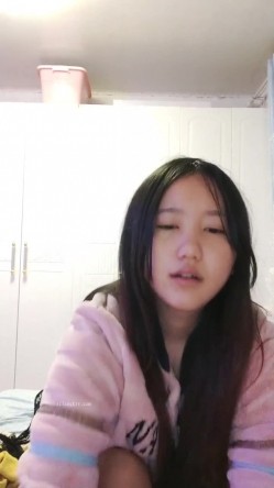 重磅！女神连素颜都美到炸~【鱼妈】自慰狂喷水！无限狂喷~ 这逼又肥又粉，水龙头！ 截图11