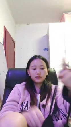 重磅！女神连素颜都美到炸~【鱼妈】自慰狂喷水！无限狂喷~ 这逼又肥又粉，水龙头！ 截图14