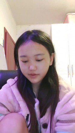 重磅！女神连素颜都美到炸~【鱼妈】自慰狂喷水！无限狂喷~ 这逼又肥又粉，水龙头！ 截图15