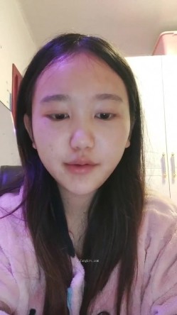 重磅！女神连素颜都美到炸~【鱼妈】自慰狂喷水！无限狂喷~ 这逼又肥又粉，水龙头！ 截图16