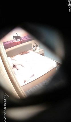 【360摄像头】翻滚吧!最能做爱的中年大叔多姿式猛操，偷拍佳作，好几对良家情侣来，玩得花样不少真刺激 截图3