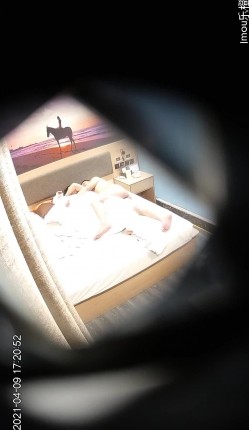 【360摄像头】翻滚吧!最能做爱的中年大叔多姿式猛操，偷拍佳作，好几对良家情侣来，玩得花样不少真刺激 截图15