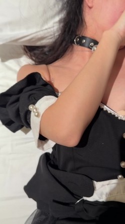 【原相机泄密】颜值一般胜在够骚，兔子情趣套装皮肤很好，酒店被金主露脸调教啪啪，小母狗高潮脸享受 截图12