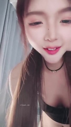 高颜值白富美，抖音网红女神【小馋猫】还是下海了，美到爆究极反差，诱人裸舞，脸穴同框自慰喷水 截图7