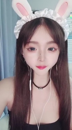 高颜值白富美，抖音网红女神【小馋猫】还是下海了，美到爆究极反差，诱人裸舞，脸穴同框自慰喷水 截图13