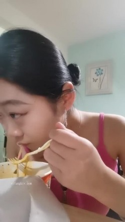 应求更新！美胸大学生~【眼里有星辰】道具自慰~好骚好美！骚货的隐藏属性暴露无遗，这淫荡的表情太挑逗 截图6