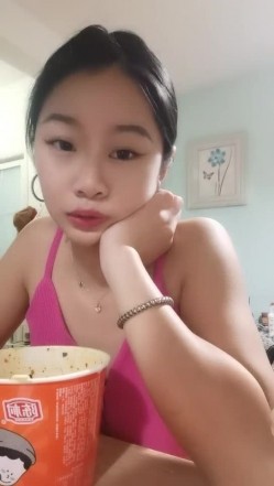 应求更新！美胸大学生~【眼里有星辰】道具自慰~好骚好美！骚货的隐藏属性暴露无遗，这淫荡的表情太挑逗 截图13