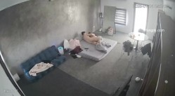 黑客破解家庭网络摄像头偷拍住毛坯房的年轻情侣疯狂做爱有时一天做爱几次 截图1