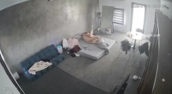 黑客破解家庭网络摄像头偷拍住毛坯房的年轻情侣疯狂做爱有时一天做爱几次 截图2